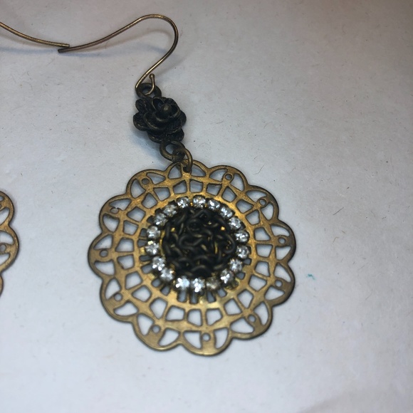 Set of 2 Floral Earrings - Picture 3 of 5